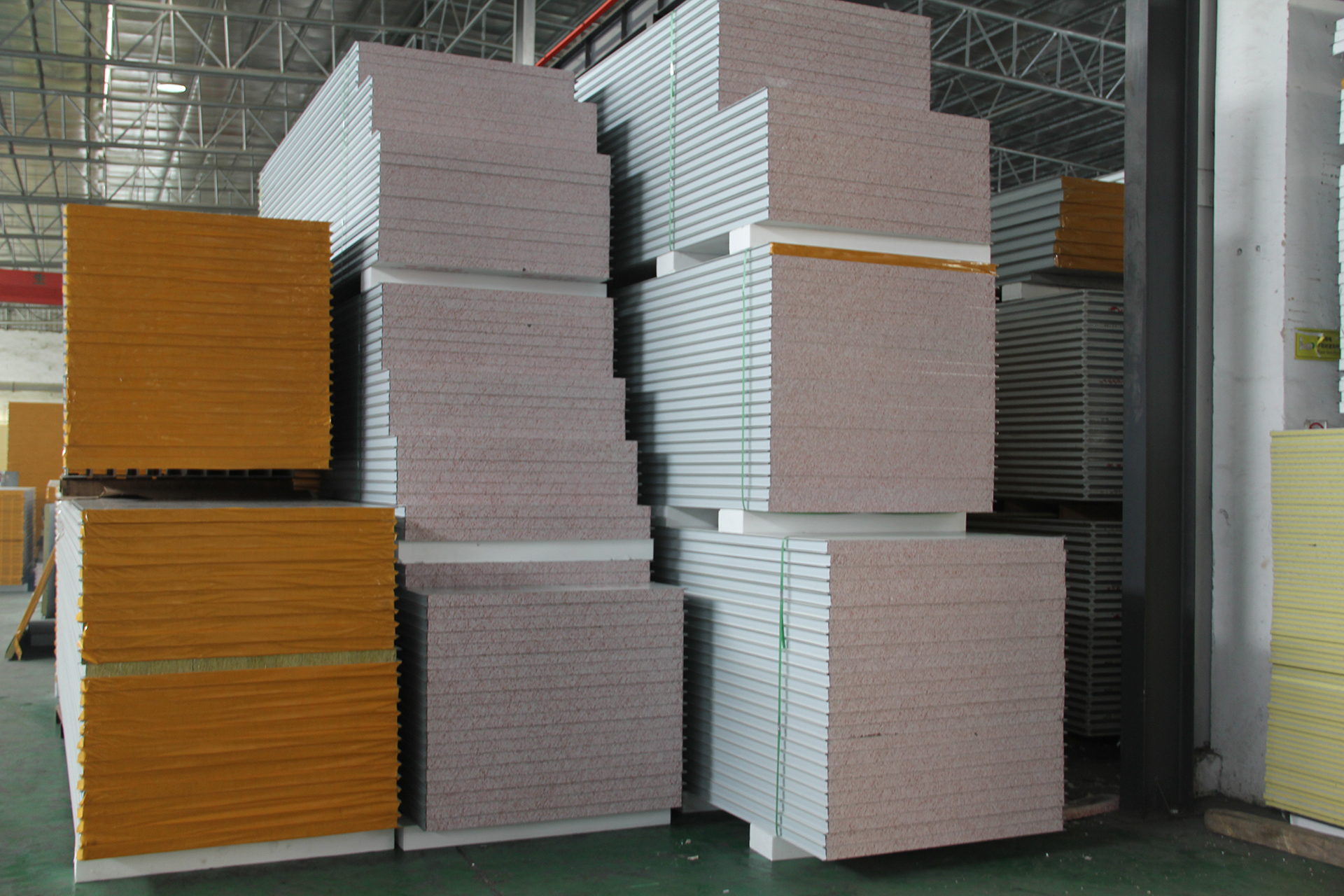 彩鋼夾芯瓦闆有哪些種類？